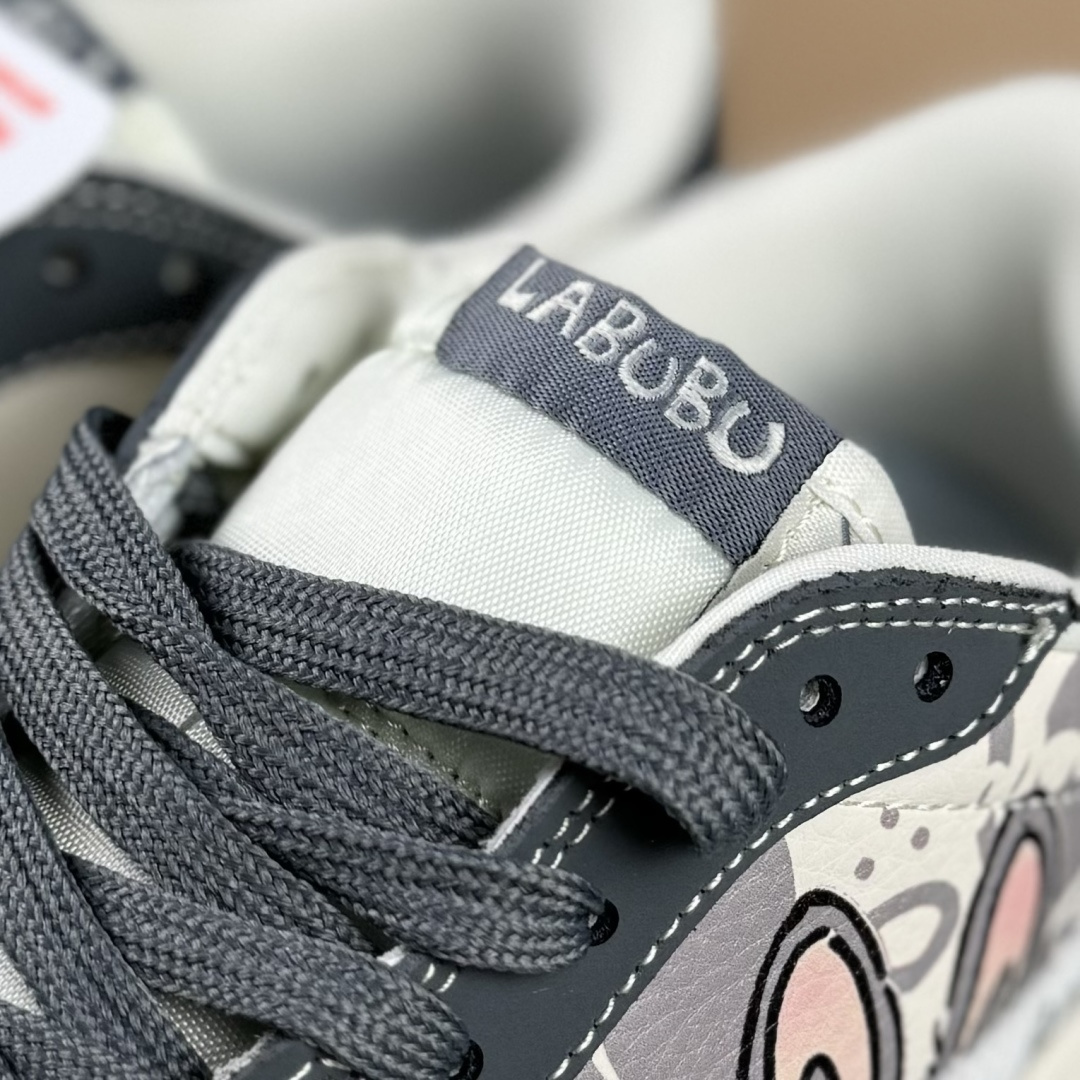 Travis Scott x Nike Air Jordan 1 Low x LABUBU Air Jordan 1 Low 反转灰白小勾拉布布倒钩 DX1888-094
