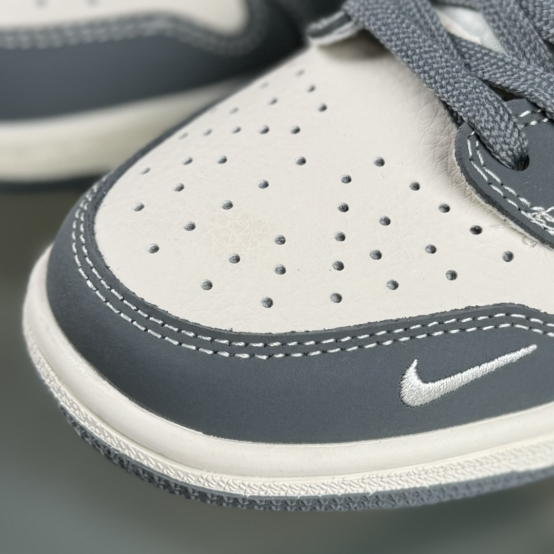 Travis Scott x Nike Air Jordan 1 Low x LABUBU Air Jordan 1 Low 反转灰白小勾拉布布倒钩 DX1888-094