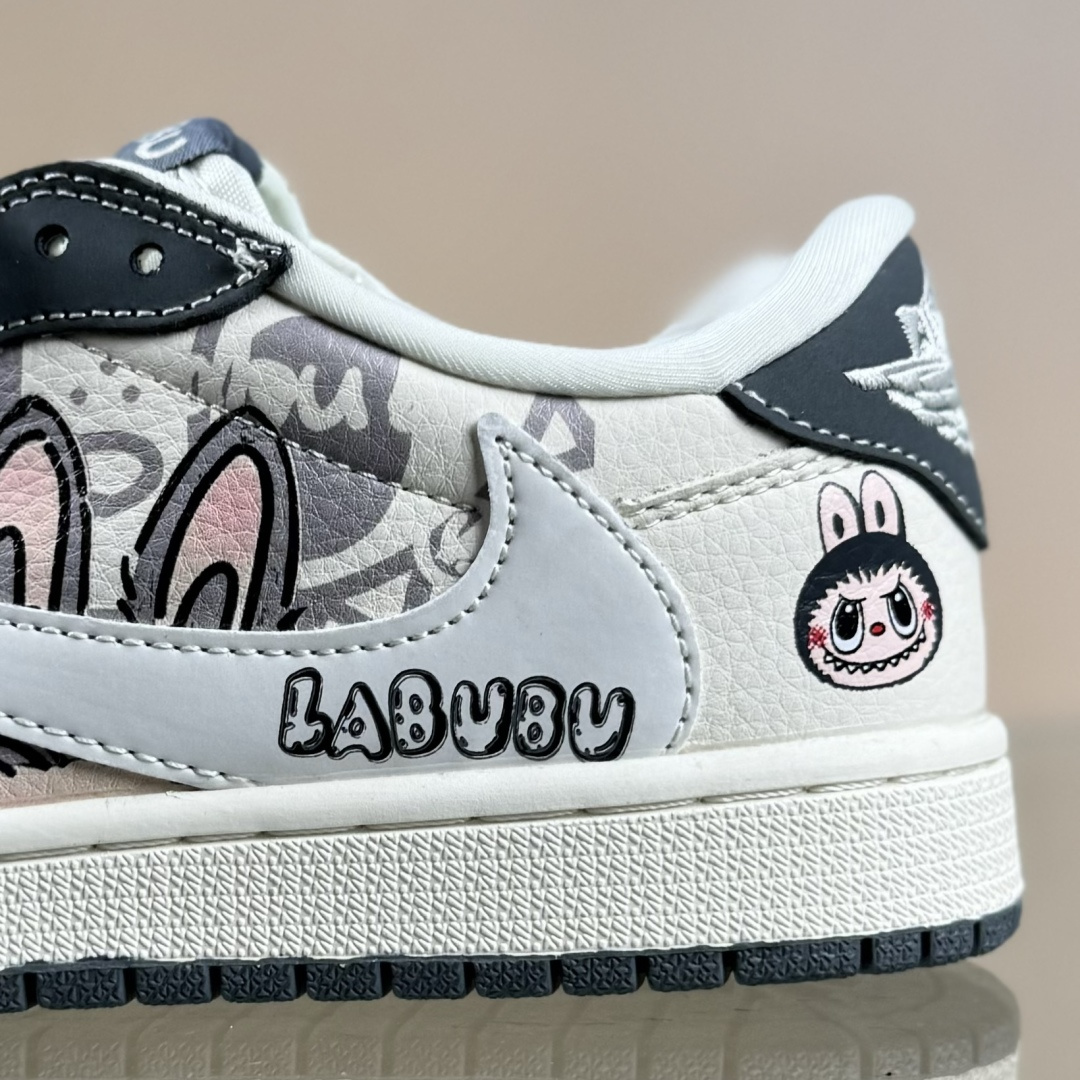 Travis Scott x Nike Air Jordan 1 Low x LABUBU Air Jordan 1 Low 反转灰白小勾拉布布倒钩 DX1888-094