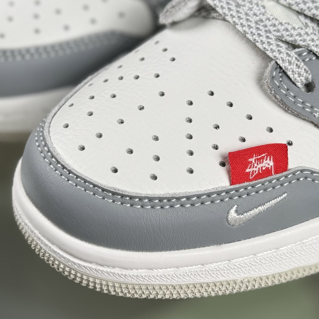 Travis Scott x Fragment Design x Air Jordan 1 Low OG SP AJ1 乔1 斯图西联名 白灰红尾 低帮文化休闲板鞋 DZ5899-006