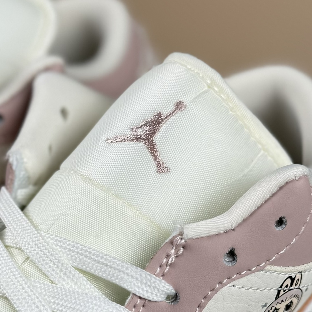 Air Jordan 1 Retro Low x LABUB 粉白 QG2025-005