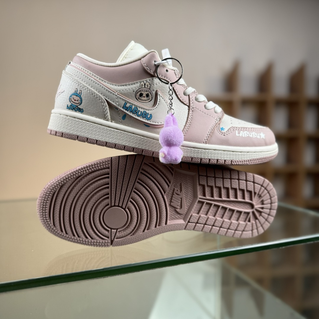 Air Jordan 1 Retro Low x LABUB 粉白 QG2025-005