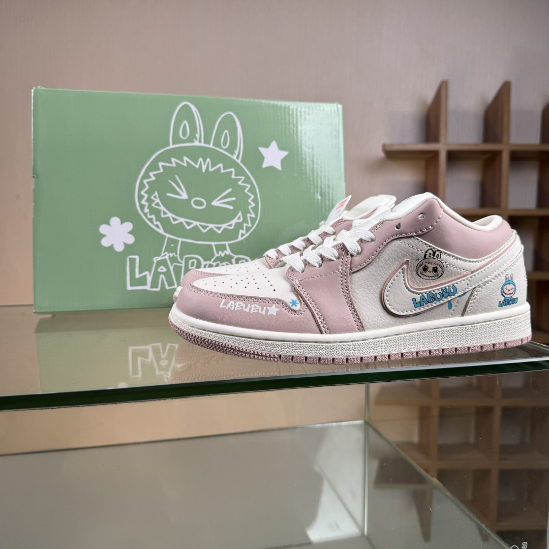 Air Jordan 1 Retro Low x LABUB 粉白 QG2025-005