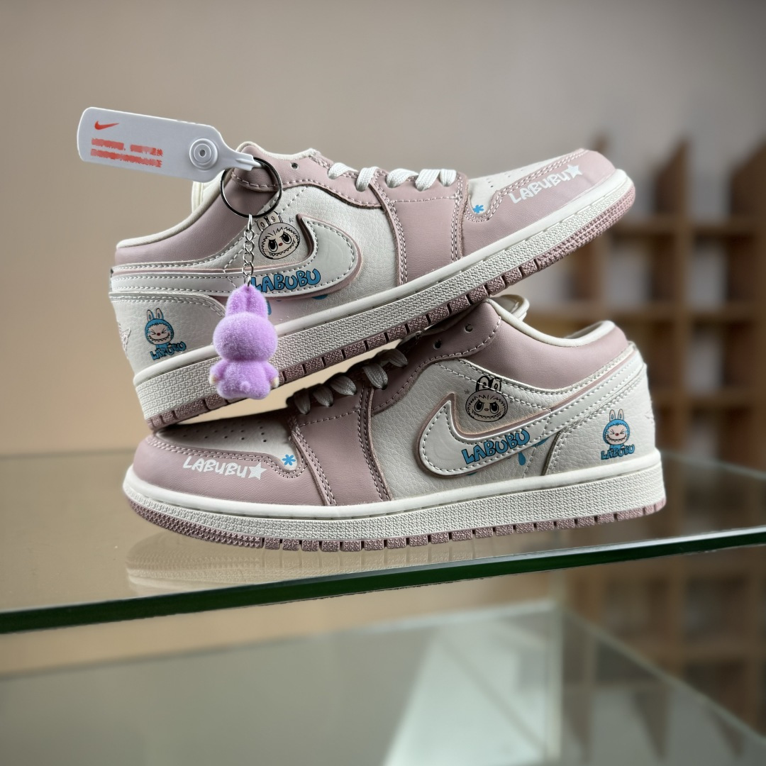 Air Jordan 1 Retro Low x LABUB 粉白 QG2025-005