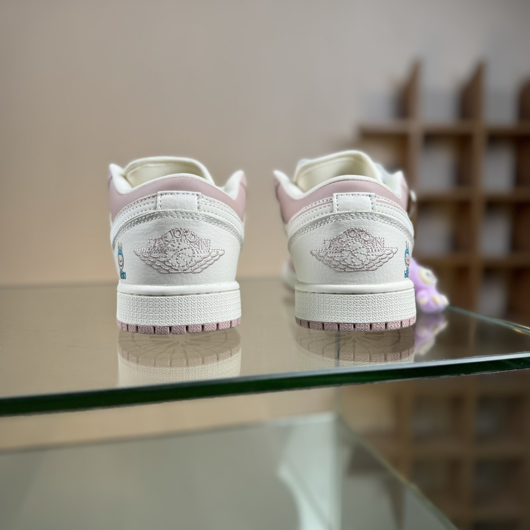 Air Jordan 1 Retro Low x LABUB 粉白 QG2025-005