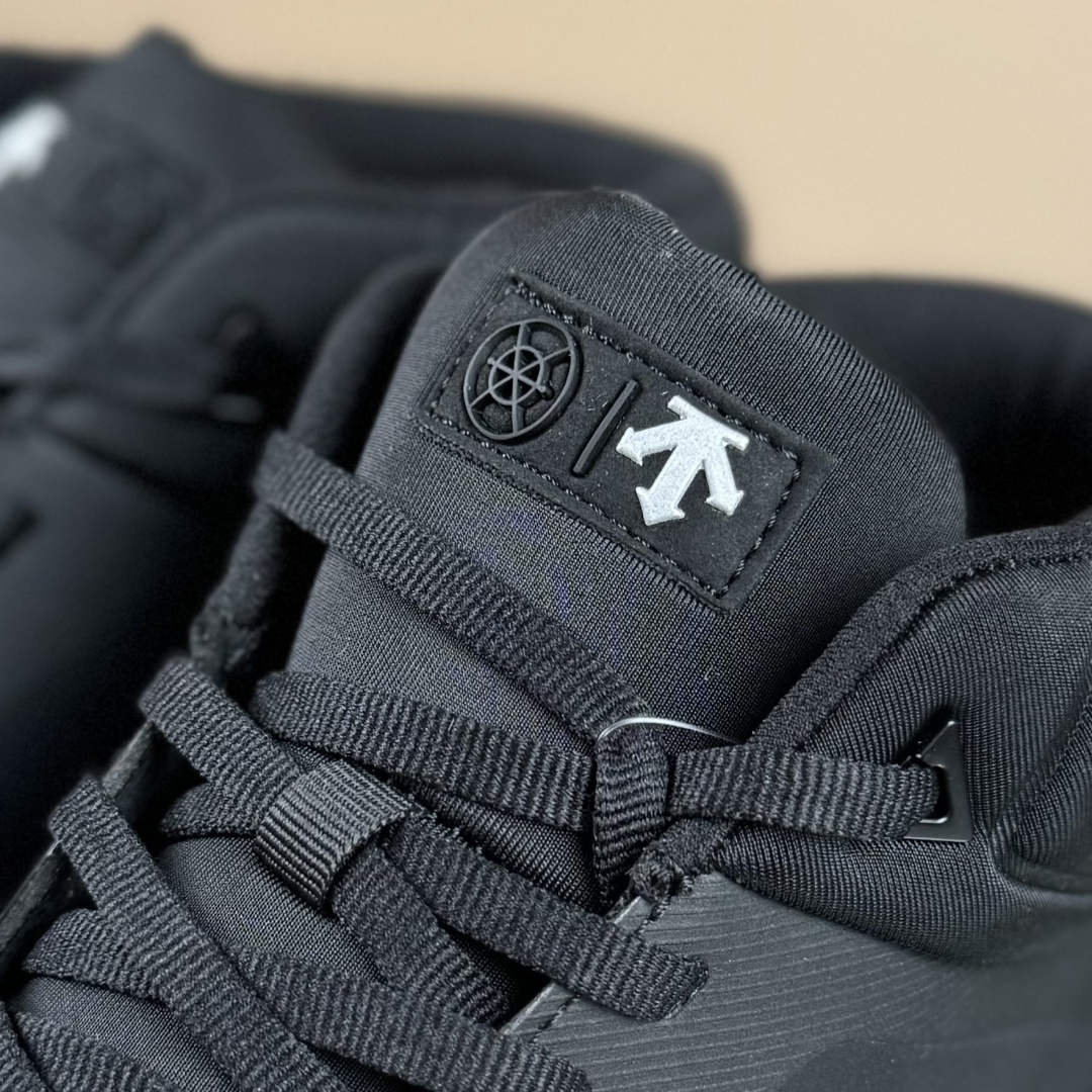 DESCENTE迪桑特轻盈防水时尚休闲运动高帮防水男子越野跑鞋