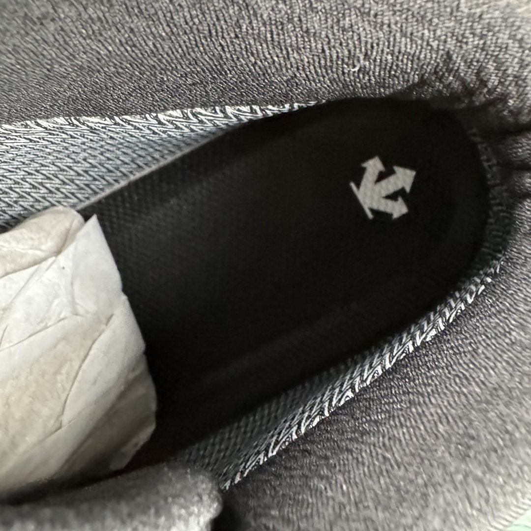 DESCENTE迪桑特轻盈防水时尚休闲运动高帮防水男子越野跑鞋