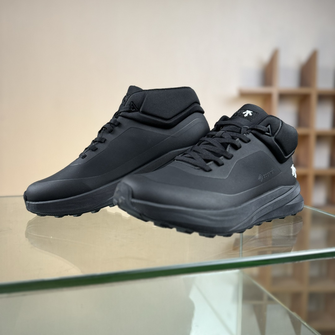 DESCENTE迪桑特轻盈防水时尚休闲运动高帮防水男子越野跑鞋