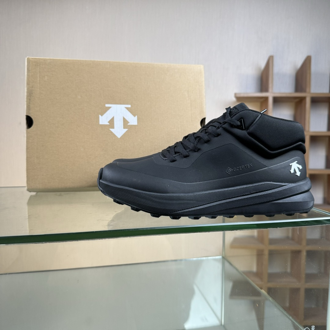 DESCENTE迪桑特轻盈防水时尚休闲运动高帮防水男子越野跑鞋