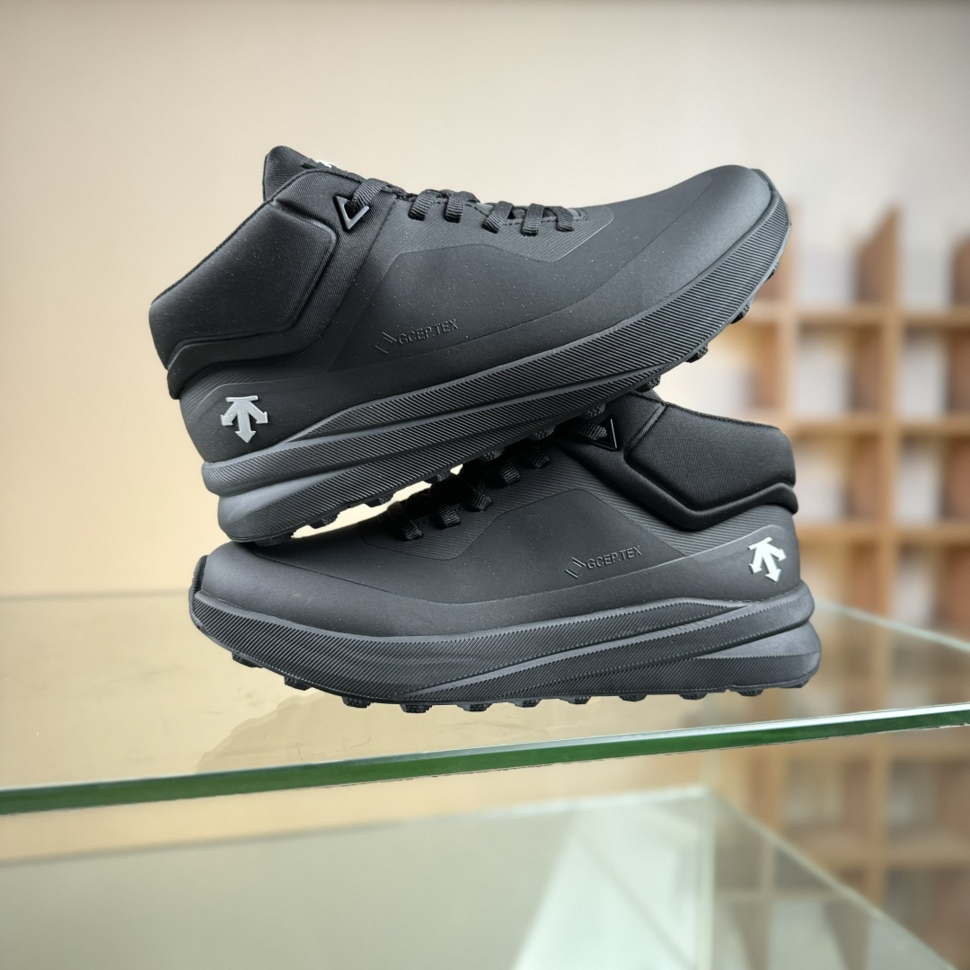 DESCENTE迪桑特轻盈防水时尚休闲运动高帮防水男子越野跑鞋