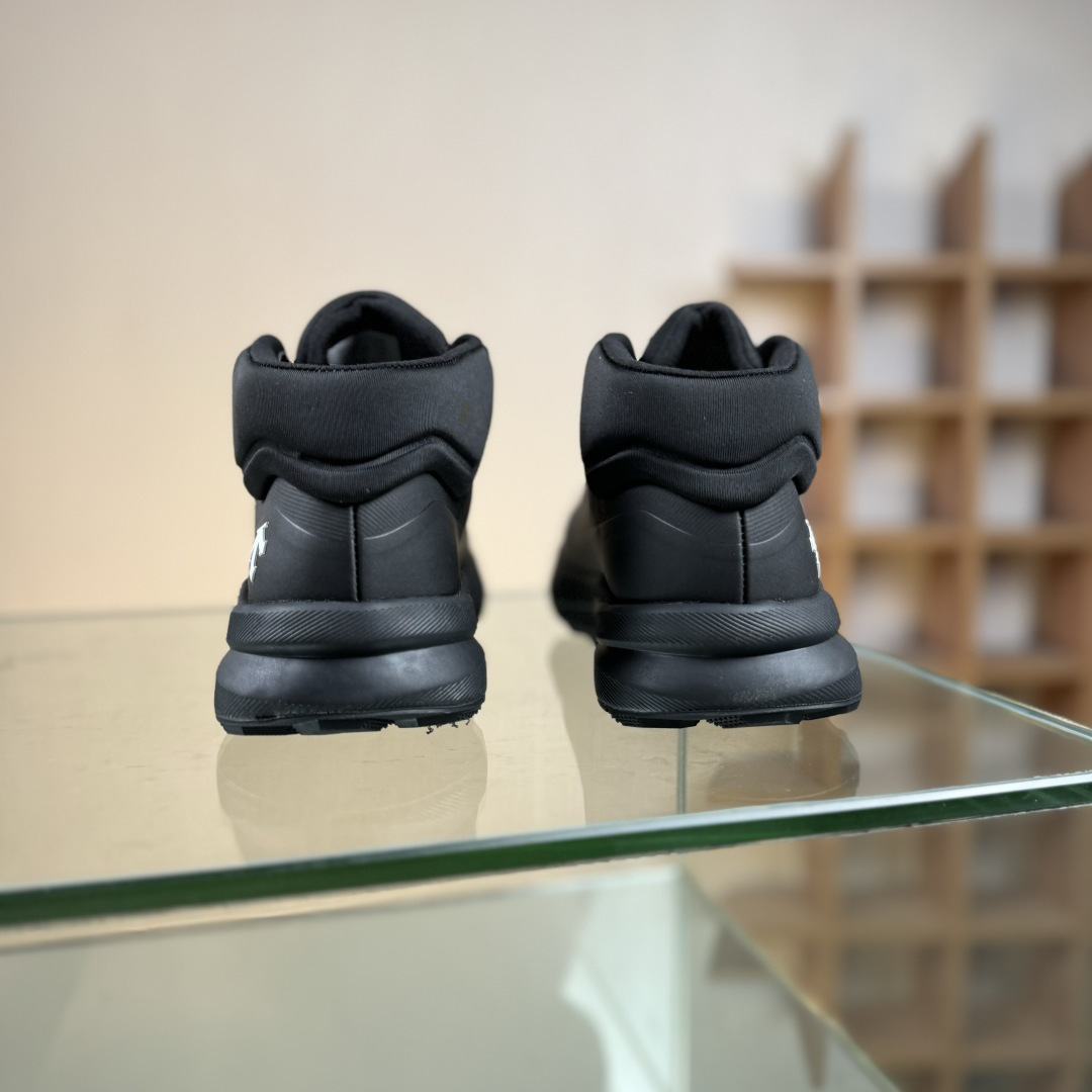 DESCENTE迪桑特轻盈防水时尚休闲运动高帮防水男子越野跑鞋