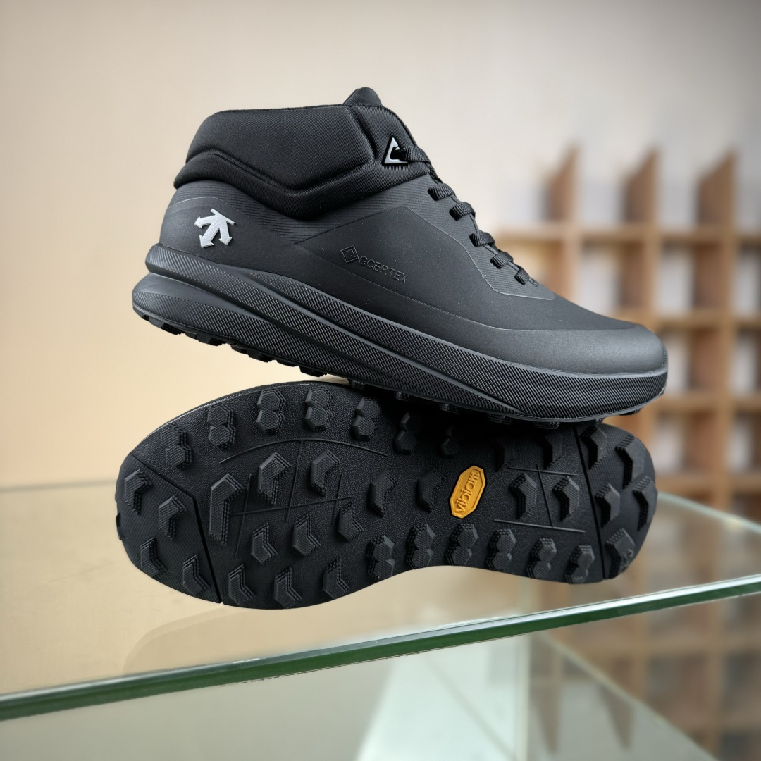 DESCENTE迪桑特轻盈防水时尚休闲运动高帮防水男子越野跑鞋