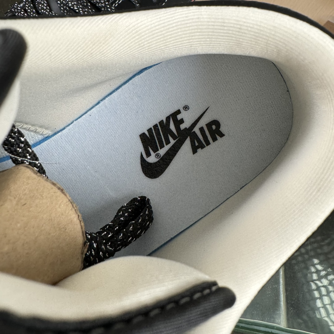 Air Jordan 1 Retro Low x KAWS 黑红满天星 QG2025-004