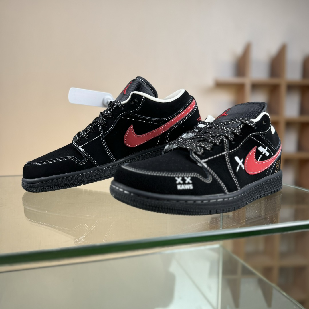 Air Jordan 1 Retro Low x KAWS 黑红满天星 QG2025-004