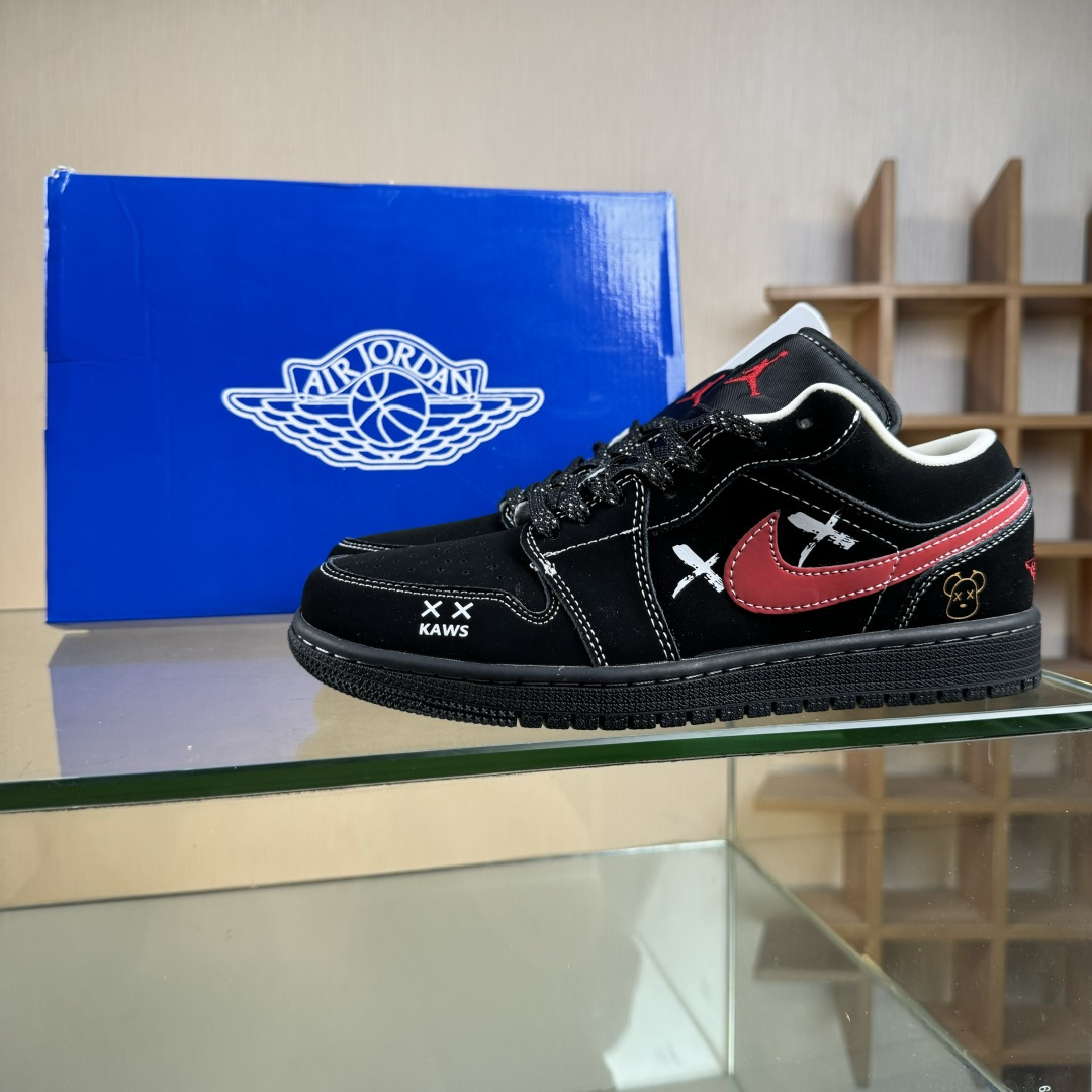 Air Jordan 1 Retro Low x KAWS 黑红满天星 QG2025-004