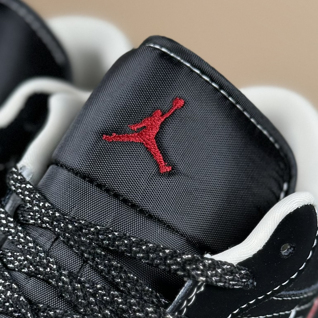 Air Jordan 1 Retro Low x KAWS 黑红满天星 QG2025-004