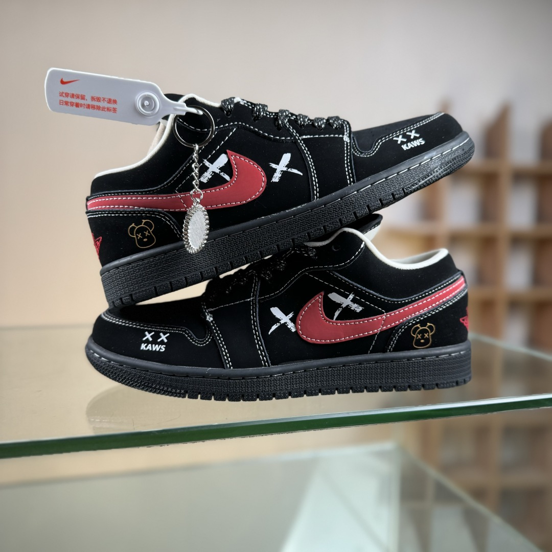 Air Jordan 1 Retro Low x KAWS 黑红满天星 QG2025-004