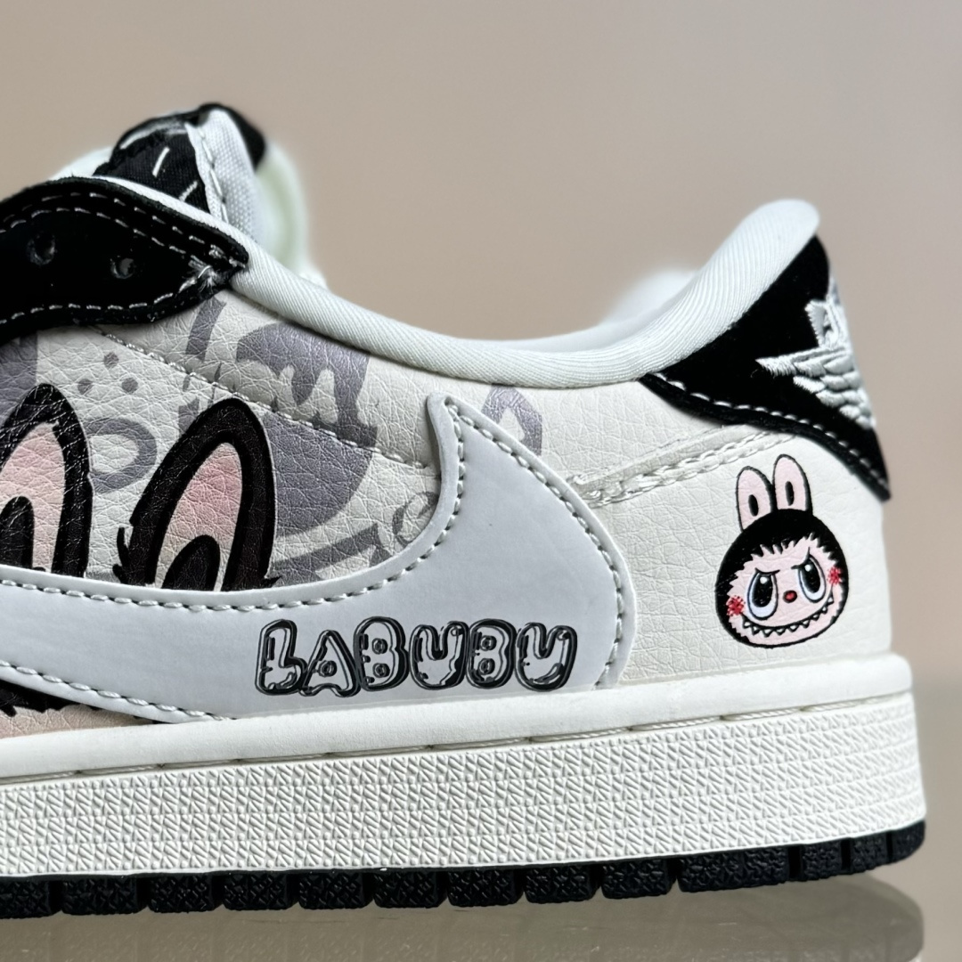 Travis Scott x Nike Air Jordan 1 Low x LABUBU Air Jordan 1 Low 反转黑白小勾拉布布倒钩 DX1888-096