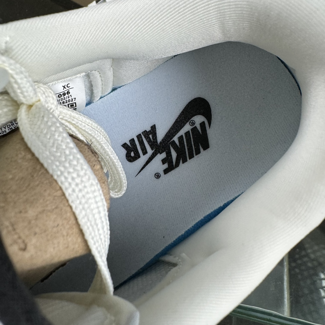 Travis Scott x Nike Air Jordan 1 Low x LABUBU Air Jordan 1 Low 反转黑白小勾拉布布倒钩 DX1888-096