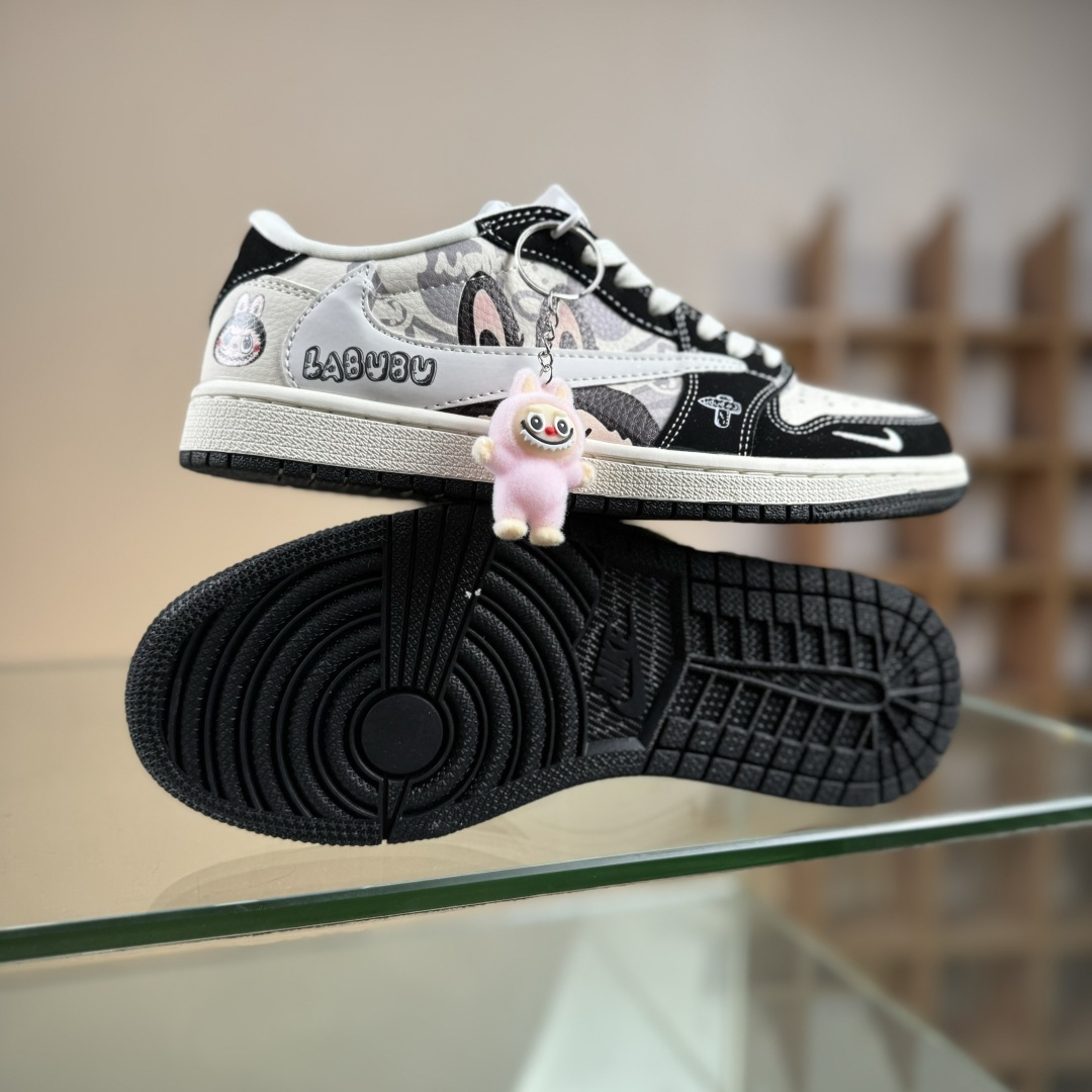 Travis Scott x Nike Air Jordan 1 Low x LABUBU Air Jordan 1 Low 反转黑白小勾拉布布倒钩 DX1888-096
