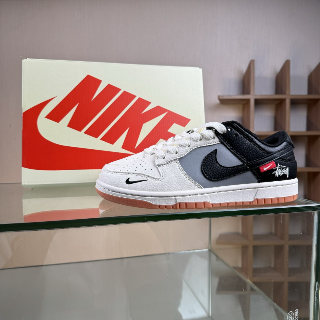 Nike SB Dunk Low x Stussy 白灰黑小勾 QW5836-032