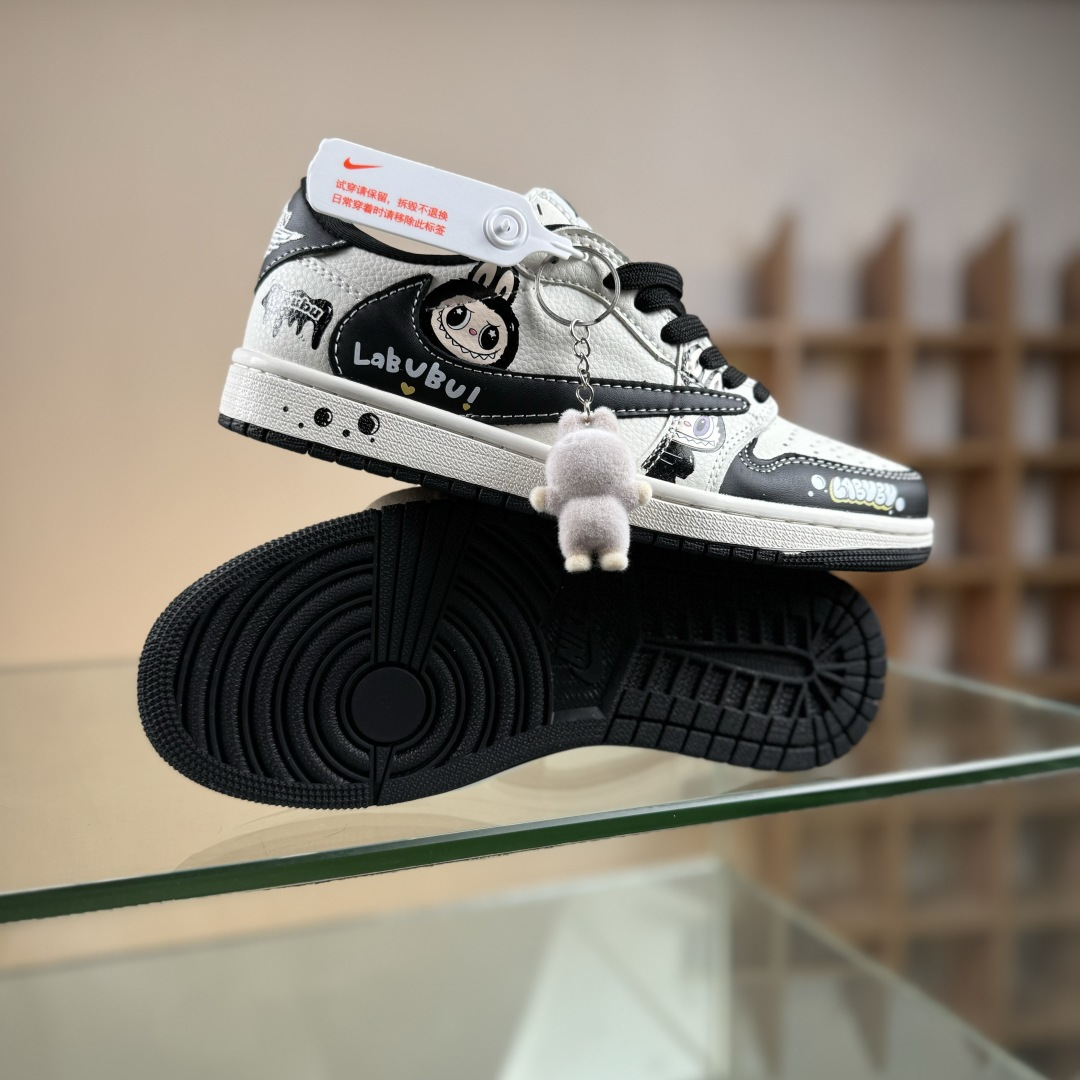 Travis Scott x Nike Air Jordan 1 Low x LABUBU Air Jordan 1 Low 反转黑白倒钩 JW1188-161