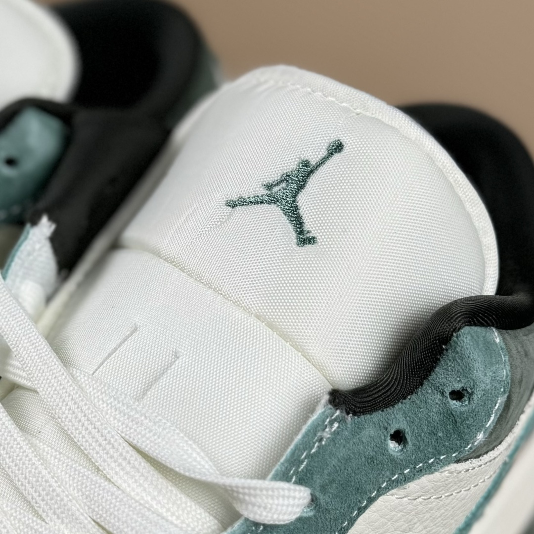 Nike Air Jordan 1 Low AJ1乔1低帮休闲板鞋 QG2025-001