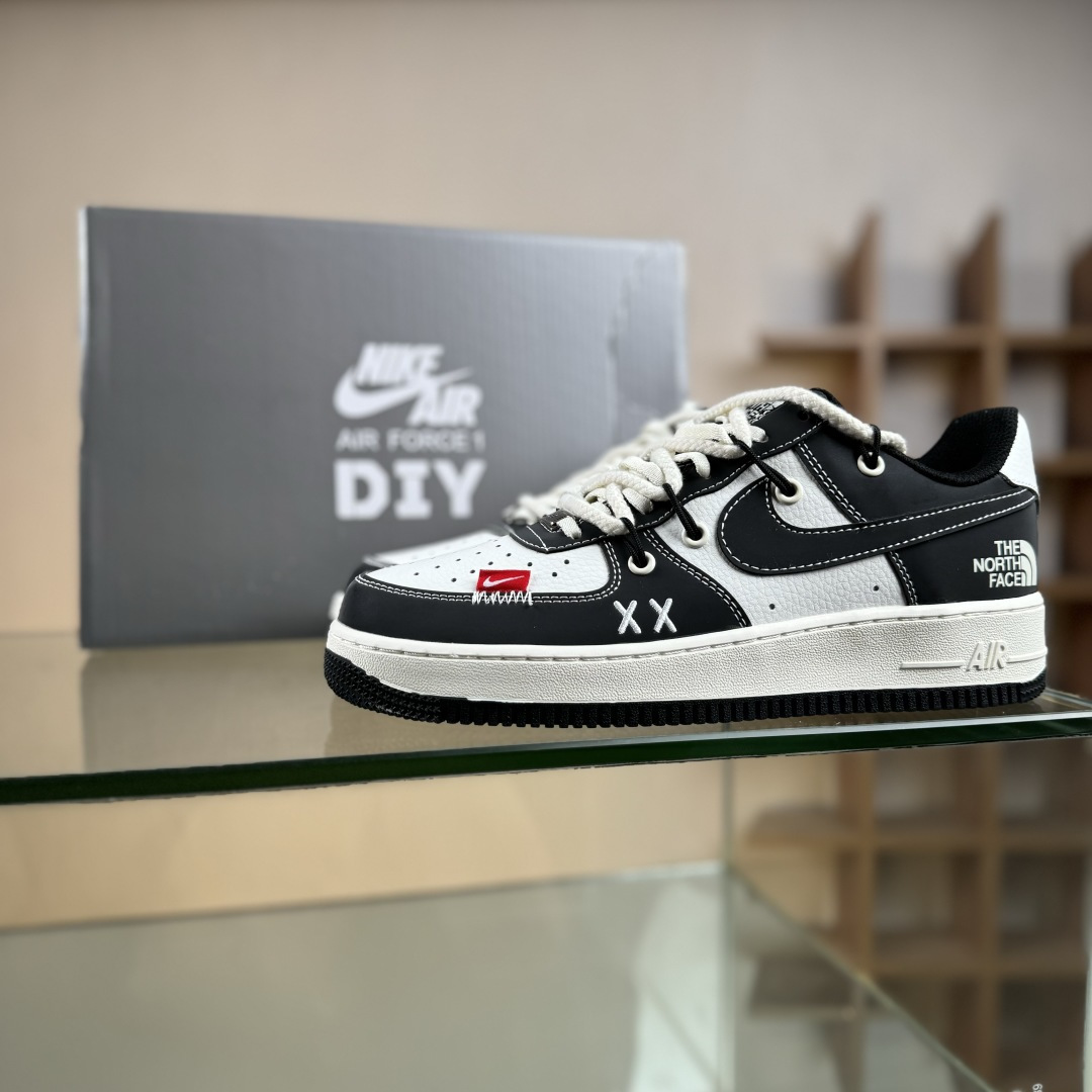 Nike Air Force 1 Low 07 x The North Face 黑白绑带 AM1588-017