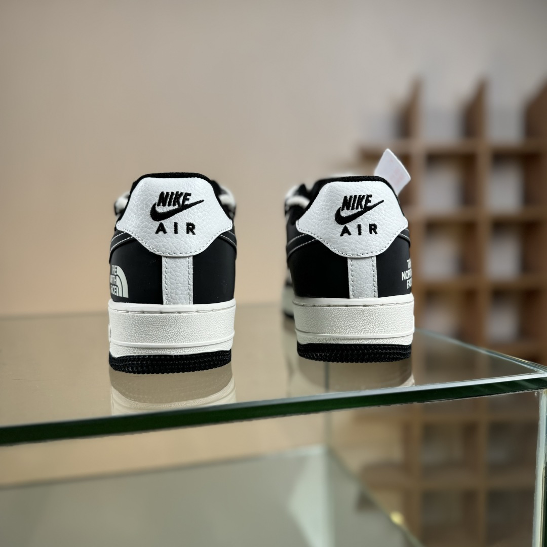 Nike Air Force 1 Low 07 x The North Face 黑白绑带 AM1588-017