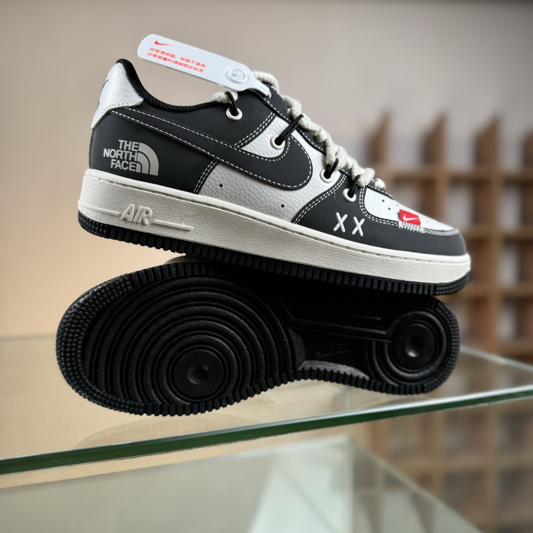 Nike Air Force 1 Low 07 x The North Face 黑白绑带 AM1588-017