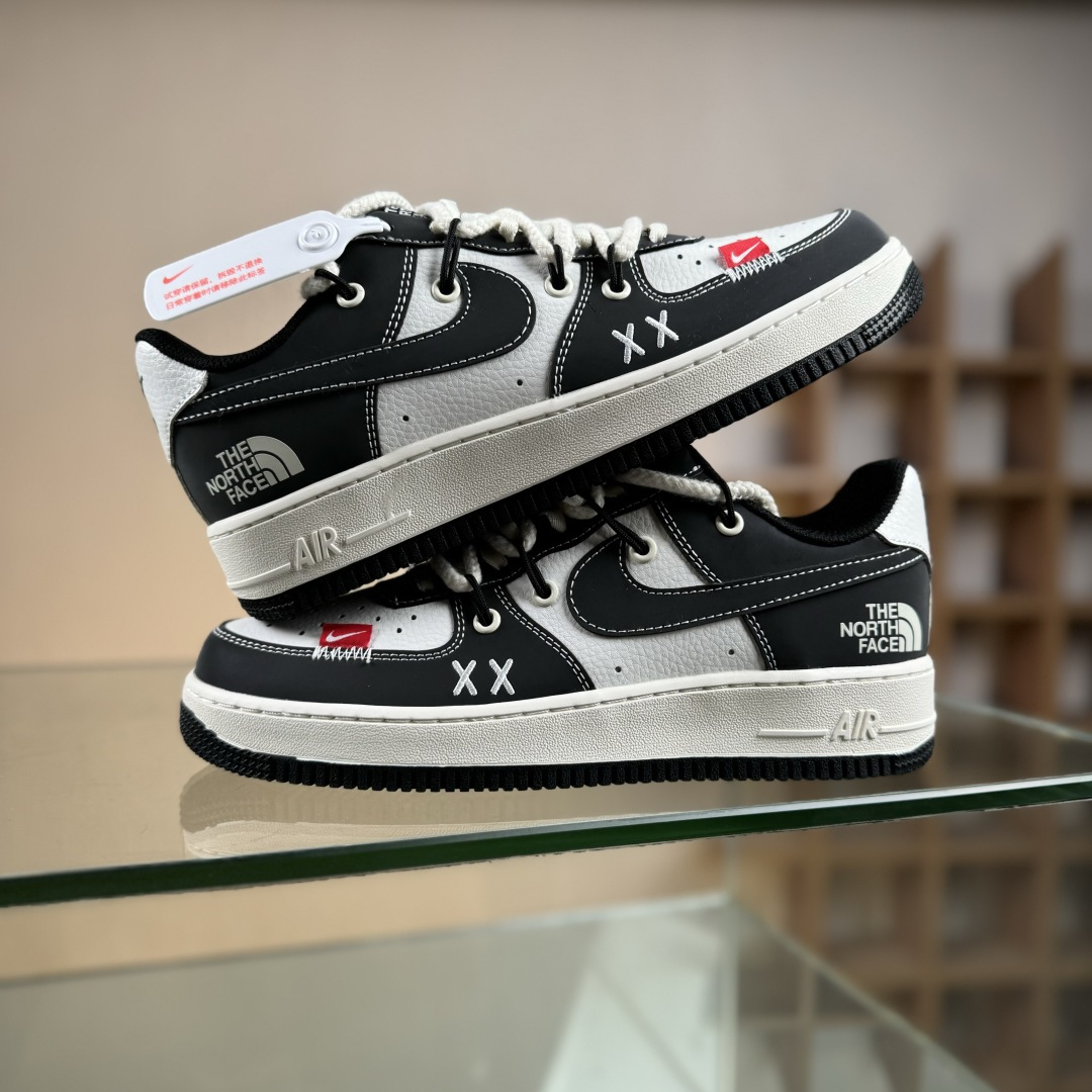 Nike Air Force 1 Low 07 x The North Face 黑白绑带 AM1588-017