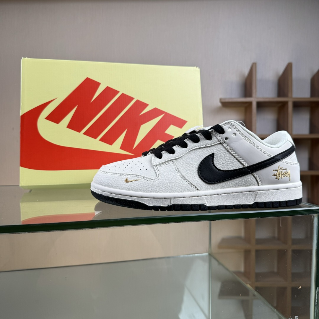 Nike SB Dunk Low x Stussy 白黑小勾 JP1628-039 Nike SB Dunk Low x Stussy 白黑小勾 JP1628-039