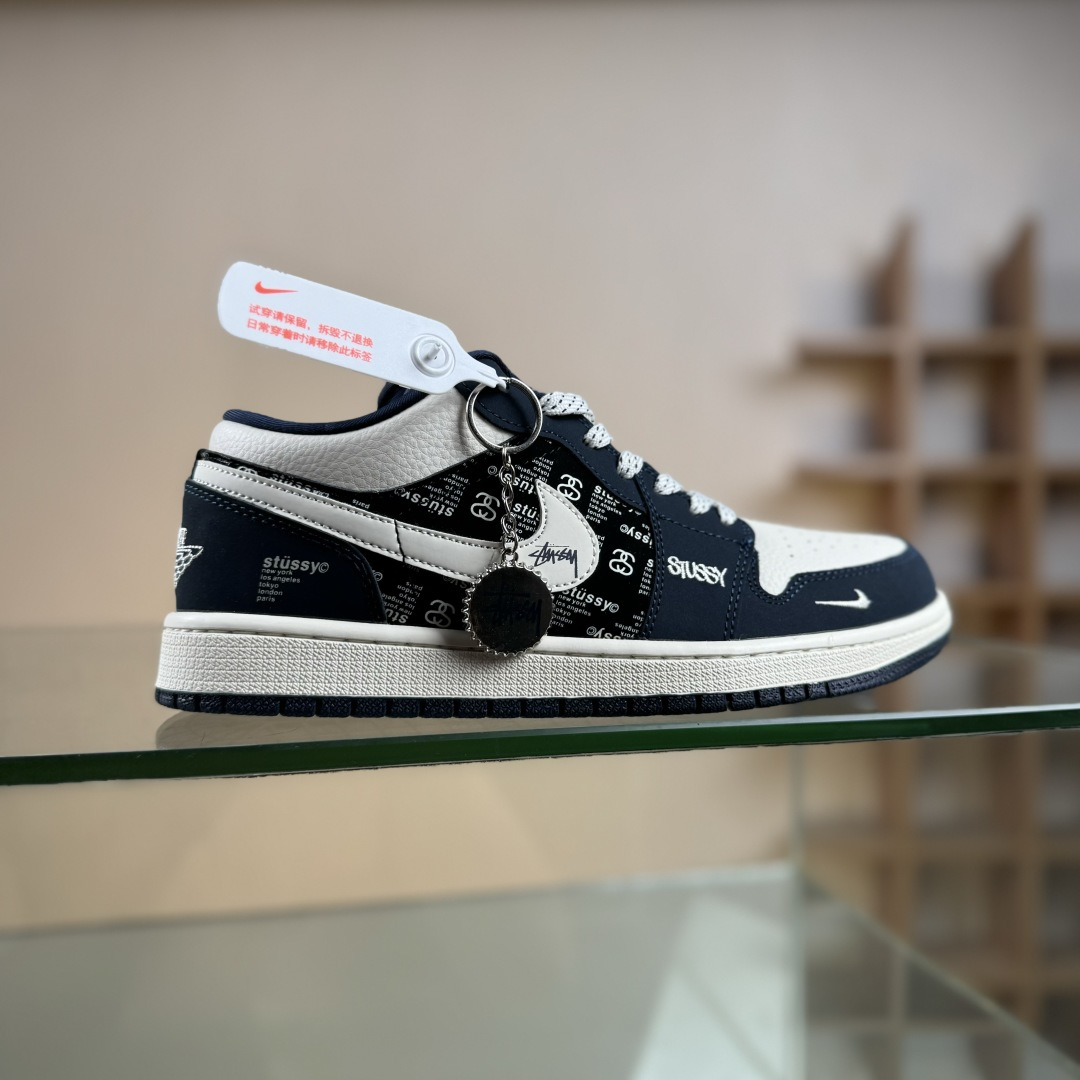 Air Jordan 1 Low AJ1 乔1 “斯图西联名—米白黑蓝印花”高端定制 低帮复古篮球鞋 LD8888-004 Air Jordan 1 Low AJ1 乔1 “斯图西联名—米白黑蓝印花”高端定制 低帮复古篮球鞋 LD8888-004