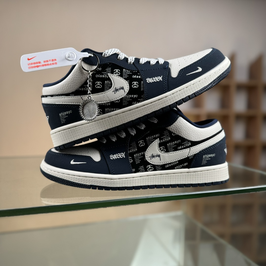 Air Jordan 1 Low AJ1 乔1 “斯图西联名---米白黑蓝印花”高端定制 低帮复古篮球鞋 LD8888-004 Air Jordan 1 Low AJ1 乔1 “斯图西联名---米白黑蓝印花”高端定制 低帮复古篮球鞋 LD8888-004