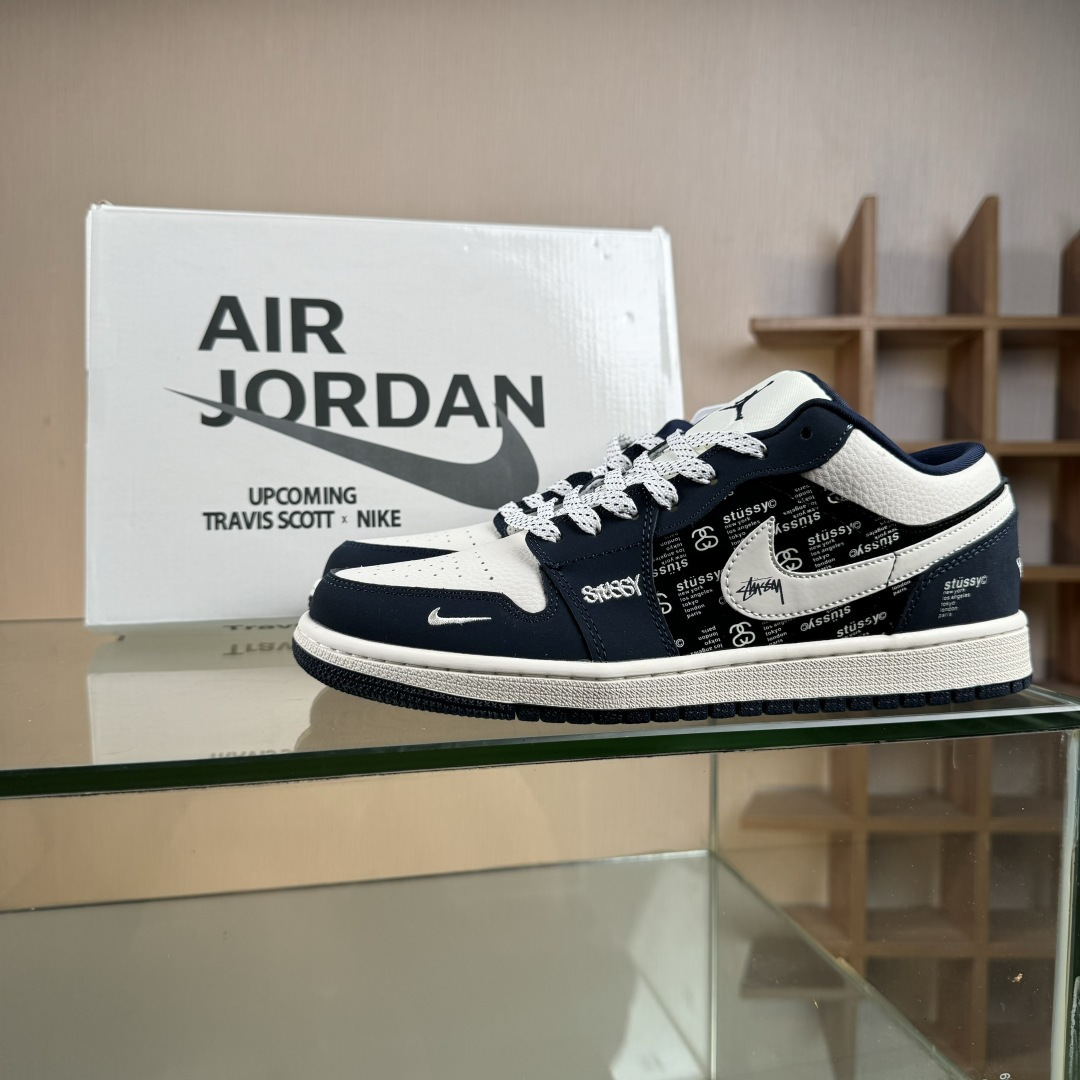 Air Jordan 1 Low AJ1 乔1 “斯图西联名---米白黑蓝印花”高端定制 低帮复古篮球鞋 LD8888-004 Air Jordan 1 Low AJ1 乔1 “斯图西联名---米白黑蓝印花”高端定制 低帮复古篮球鞋 LD8888-004