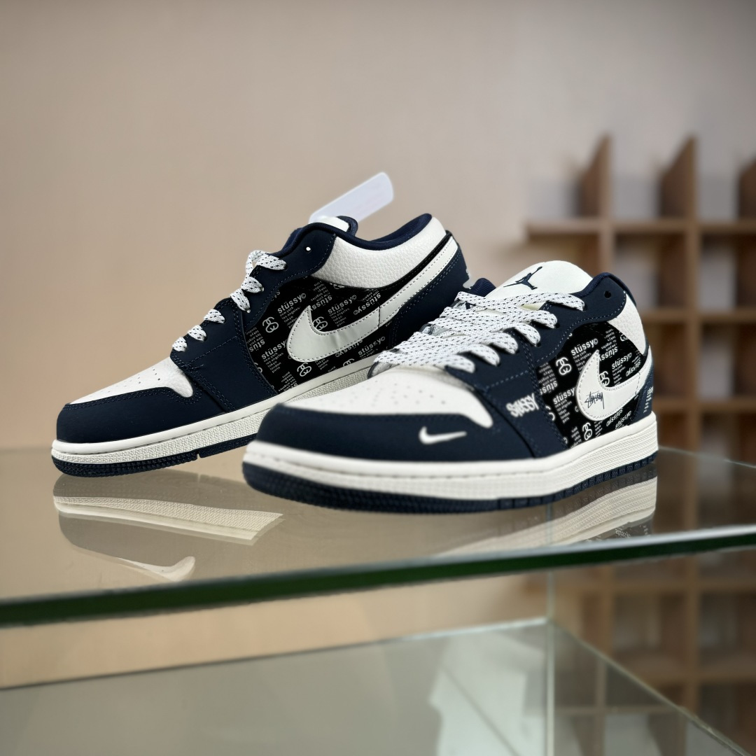 Air Jordan 1 Low AJ1 乔1 “斯图西联名---米白黑蓝印花”高端定制 低帮复古篮球鞋 LD8888-004 Air Jordan 1 Low AJ1 乔1 “斯图西联名---米白黑蓝印花”高端定制 低帮复古篮球鞋 LD8888-004