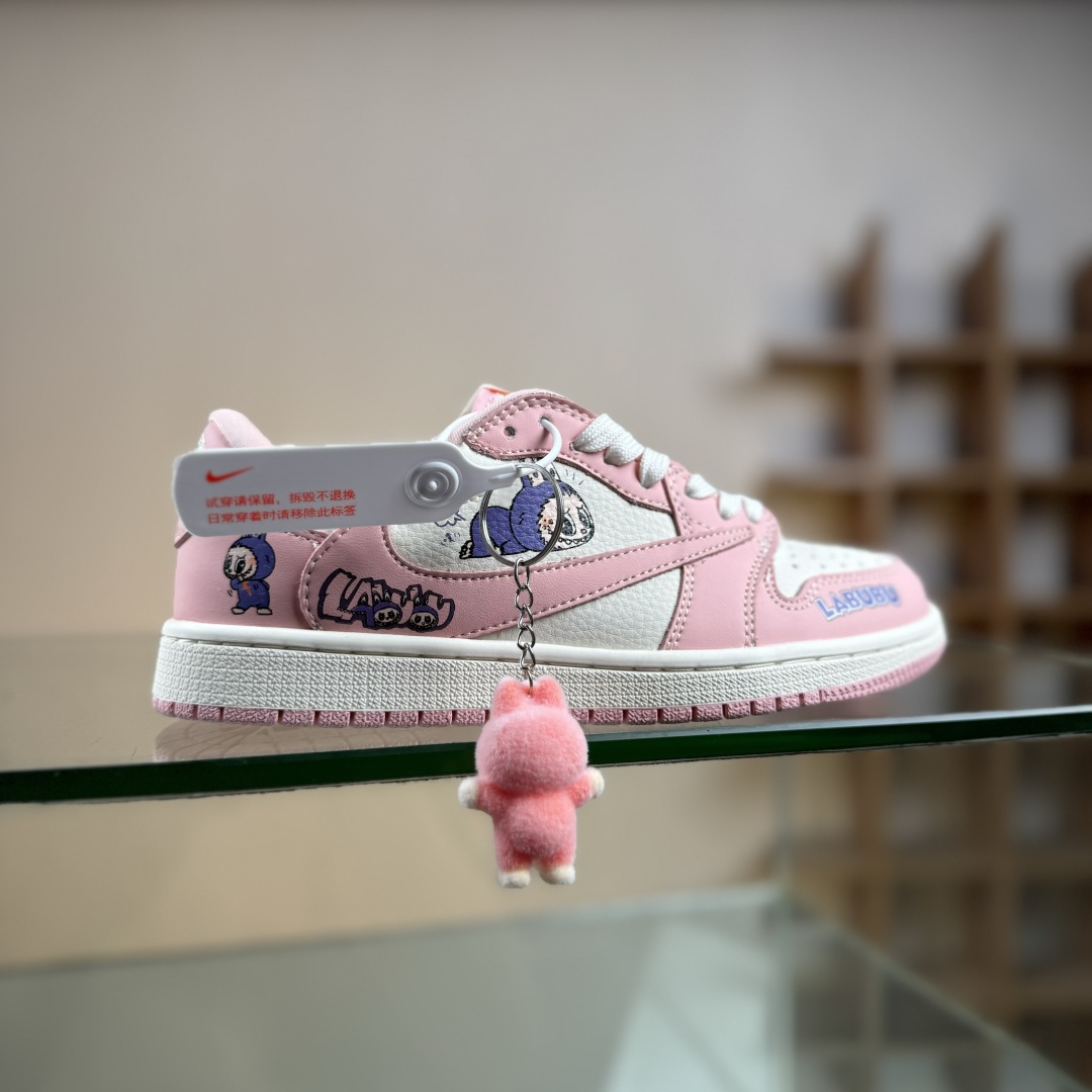 Travis Scott x Jordan 1 Low “Labubu拉布布联名” 高端定制 乔丹倒勾低帮休闲板鞋 DD7866-114