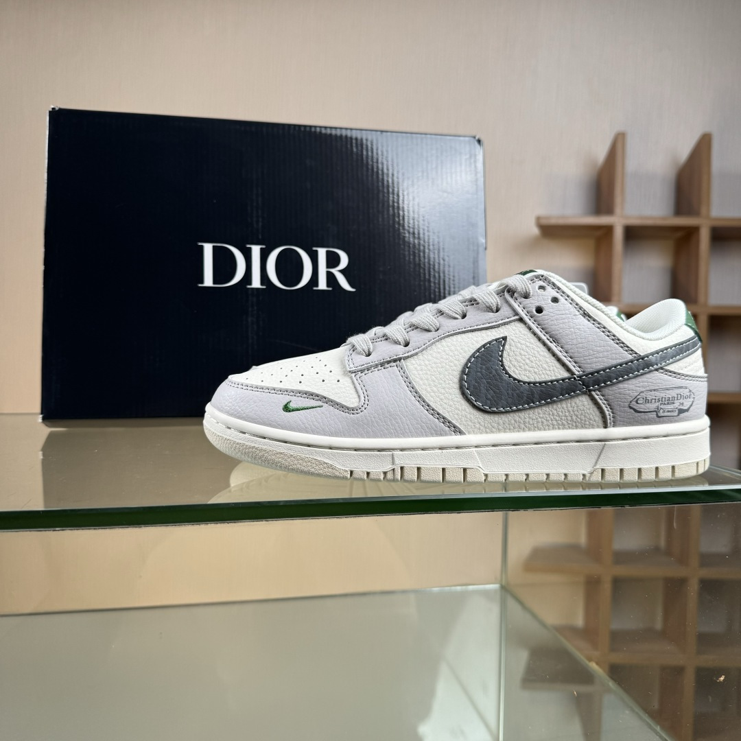 Nike SB Dunk Low 迪奥联名 灰绿尾 周年高端定制 低帮休闲板鞋 ZH2588-276 Nike SB Dunk Low 迪奥联名 灰绿尾 周年高端定制 低帮休闲板鞋 ZH2588-276