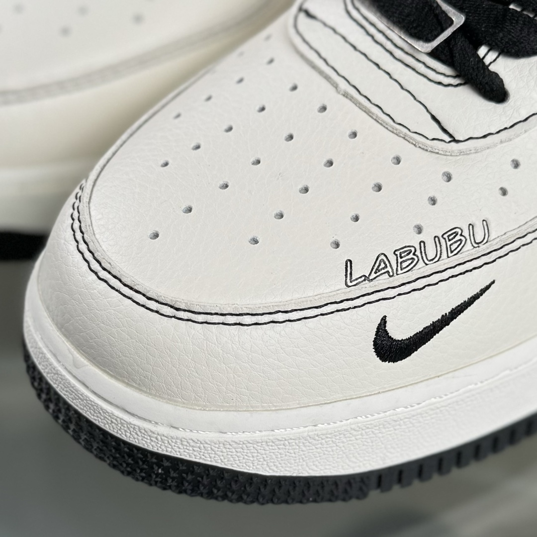 260 Nike Air Force 1 Low 07 x LABUBU 白黑小勾 HQ1688-001