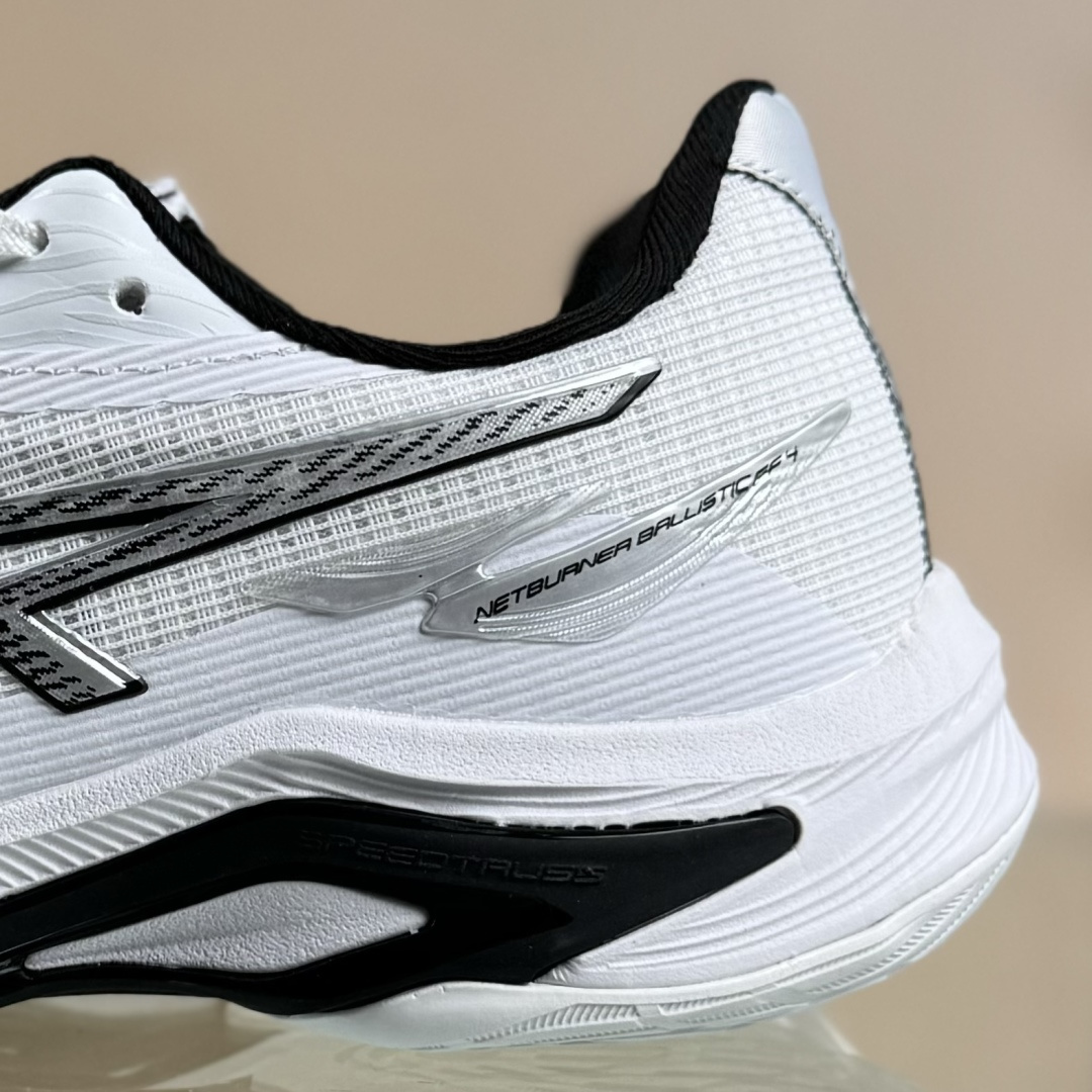 180 ASICS NETBURNER BALLISTIC FF 4 亚瑟士 专业训练鞋 轻量舒适透气材质 升级全新缓震中底部位科技材质 1051A088-100