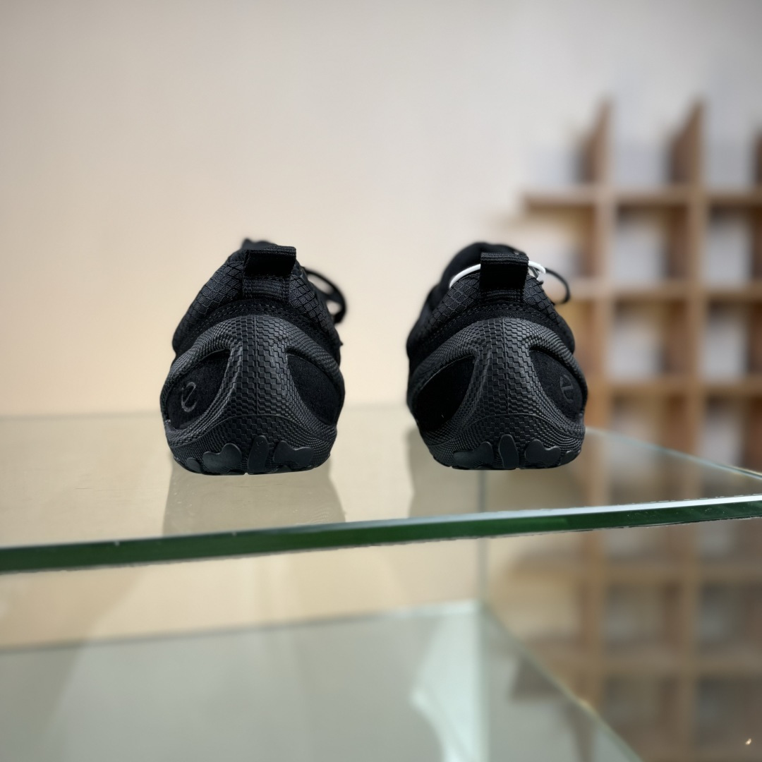 300 ECCO爱步运动鞋 2025年新款户外运动薄底赤足鞋休闲鞋男女
