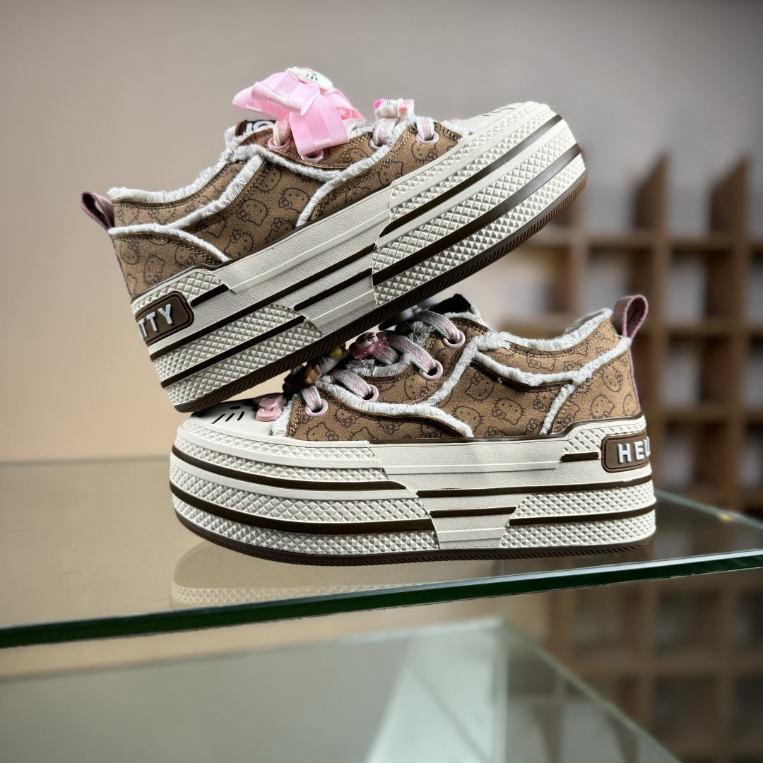 220 Sanrio/三丽鸥 x OLD ORDER 联名限定 凯蒂粉蓝 6.5CM 厚底增高帆布鞋 马卡龙 O2320805