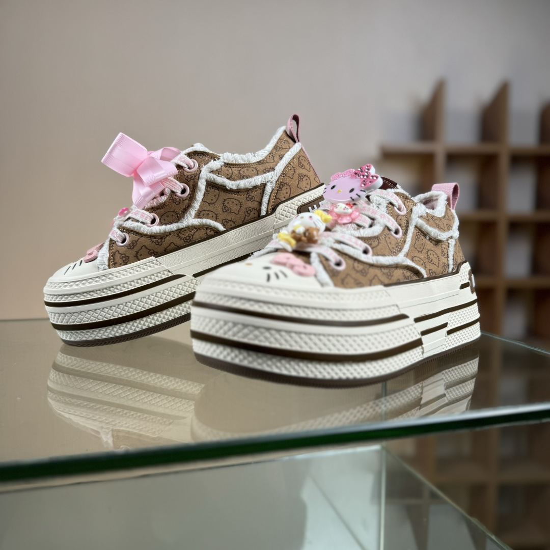 220 Sanrio/三丽鸥 x OLD ORDER 联名限定 凯蒂粉蓝 6.5CM 厚底增高帆布鞋 马卡龙 O2320805