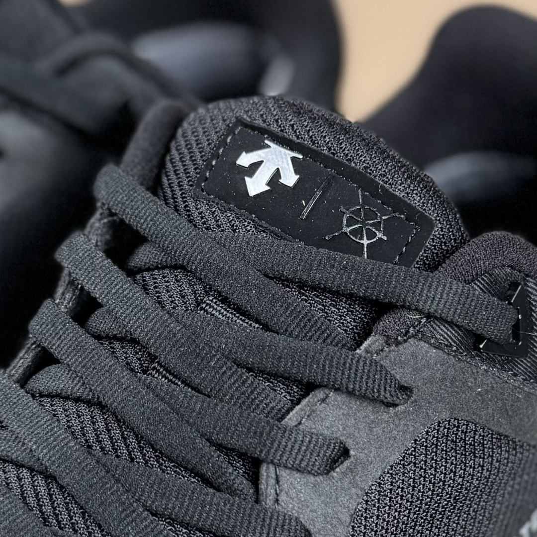 迪桑特DESCENTE DUALIS WP都市通勤 GORE-TEX 时尚舒适 防滑耐磨 时尚休闲运动覆盖防水男子越野跑鞋 D5131DSN24