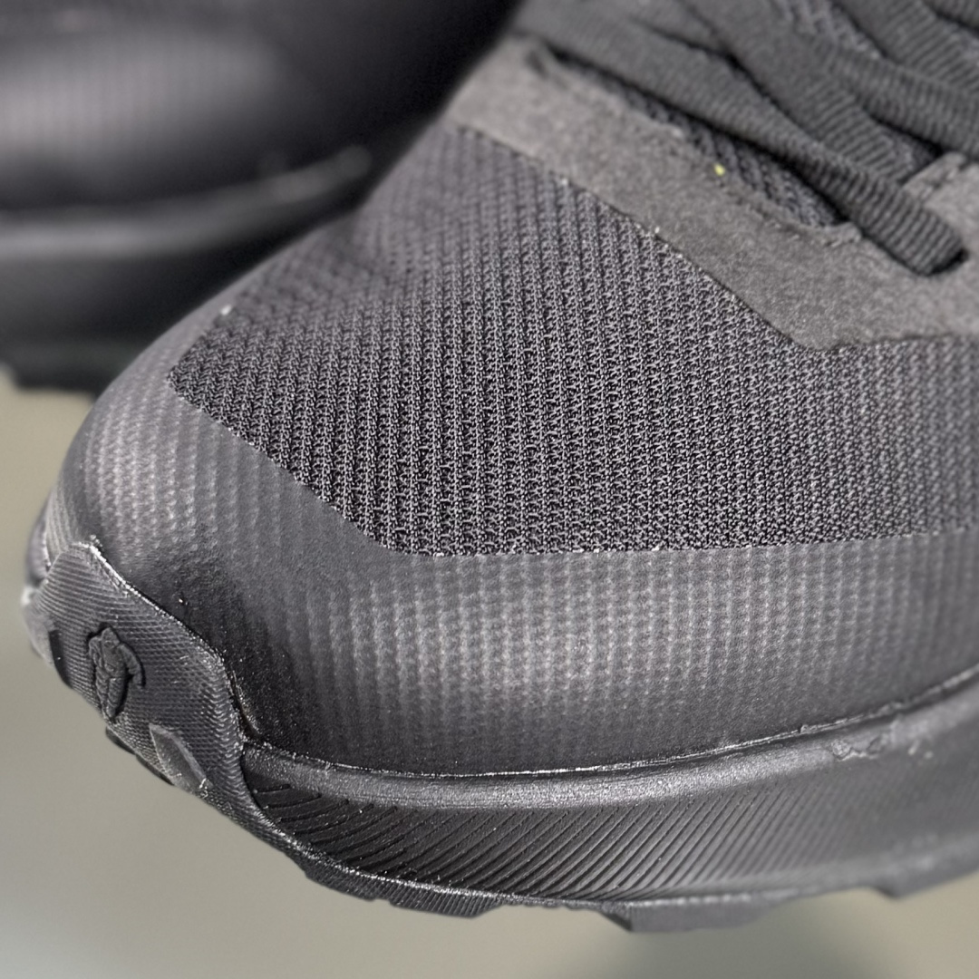 迪桑特DESCENTE DUALIS WP都市通勤 GORE-TEX 时尚舒适 防滑耐磨 时尚休闲运动覆盖防水男子越野跑鞋 D5131DSN24