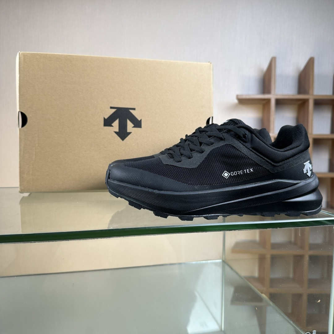 迪桑特DESCENTE DUALIS WP都市通勤 GORE-TEX 时尚舒适 防滑耐磨 时尚休闲运动覆盖防水男子越野跑鞋 D5131DSN24