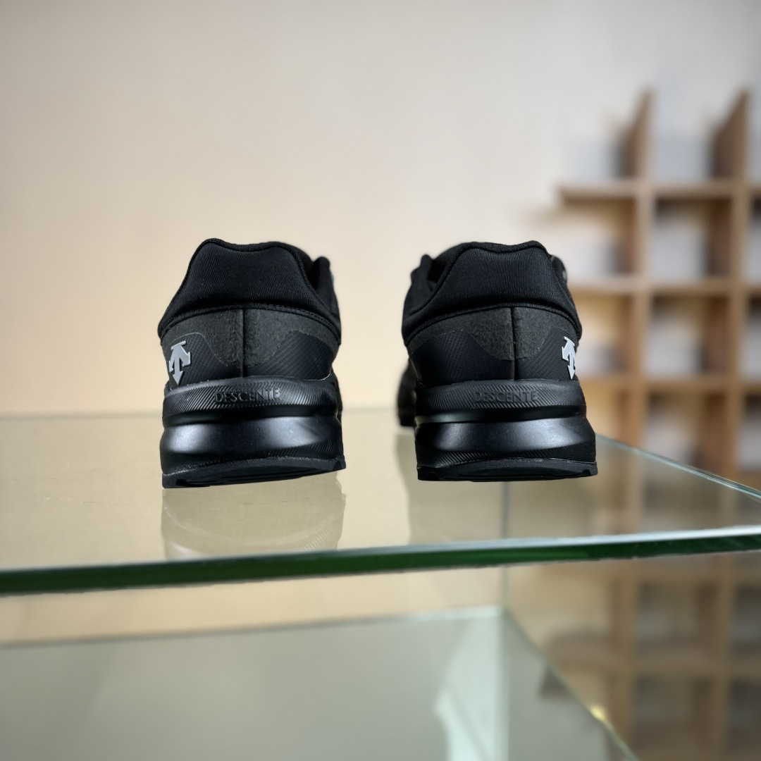 迪桑特DESCENTE DUALIS WP都市通勤 GORE-TEX 时尚舒适 防滑耐磨 时尚休闲运动覆盖防水男子越野跑鞋 D5131DSN24