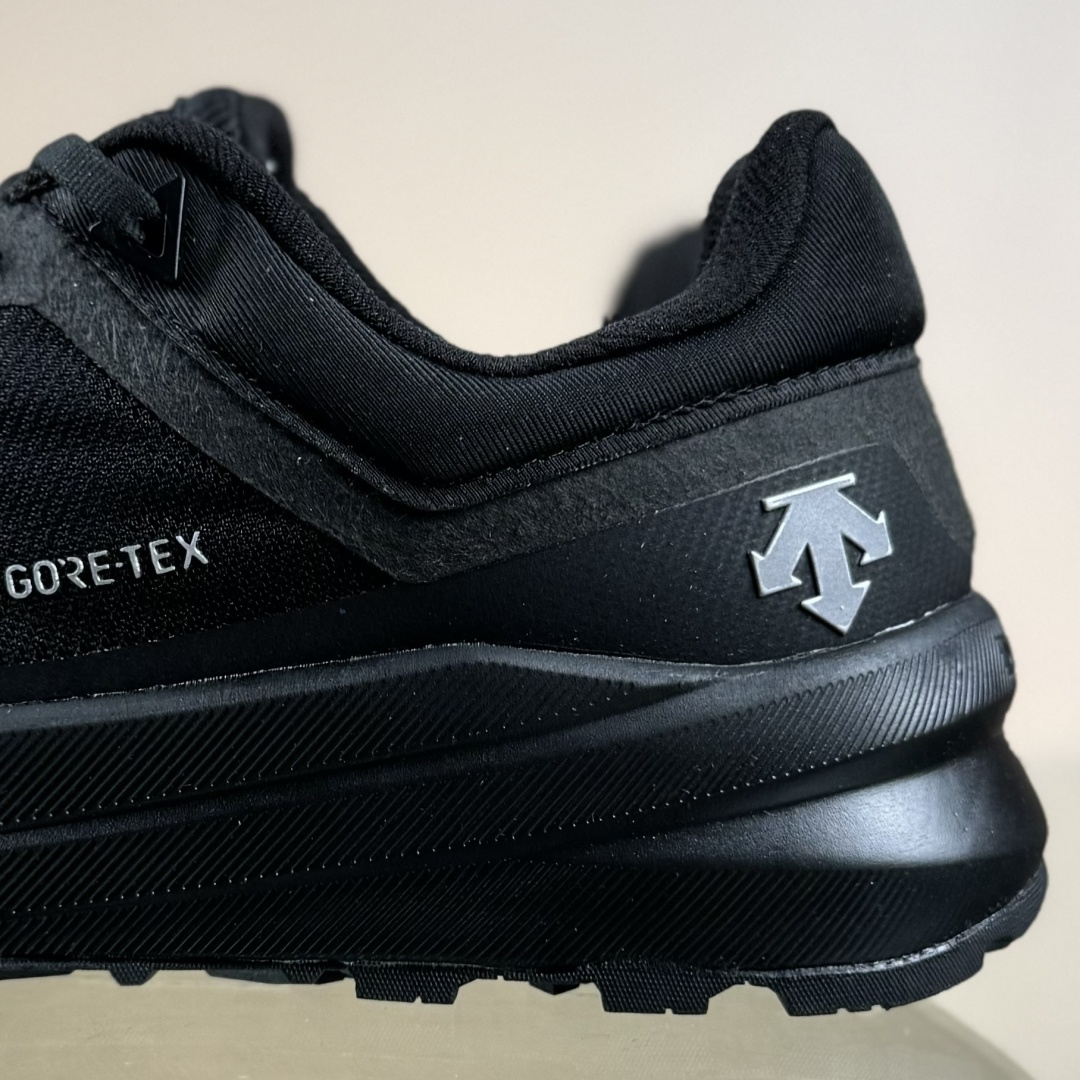 迪桑特DESCENTE DUALIS WP都市通勤 GORE-TEX 时尚舒适 防滑耐磨 时尚休闲运动覆盖防水男子越野跑鞋 D5131DSN24