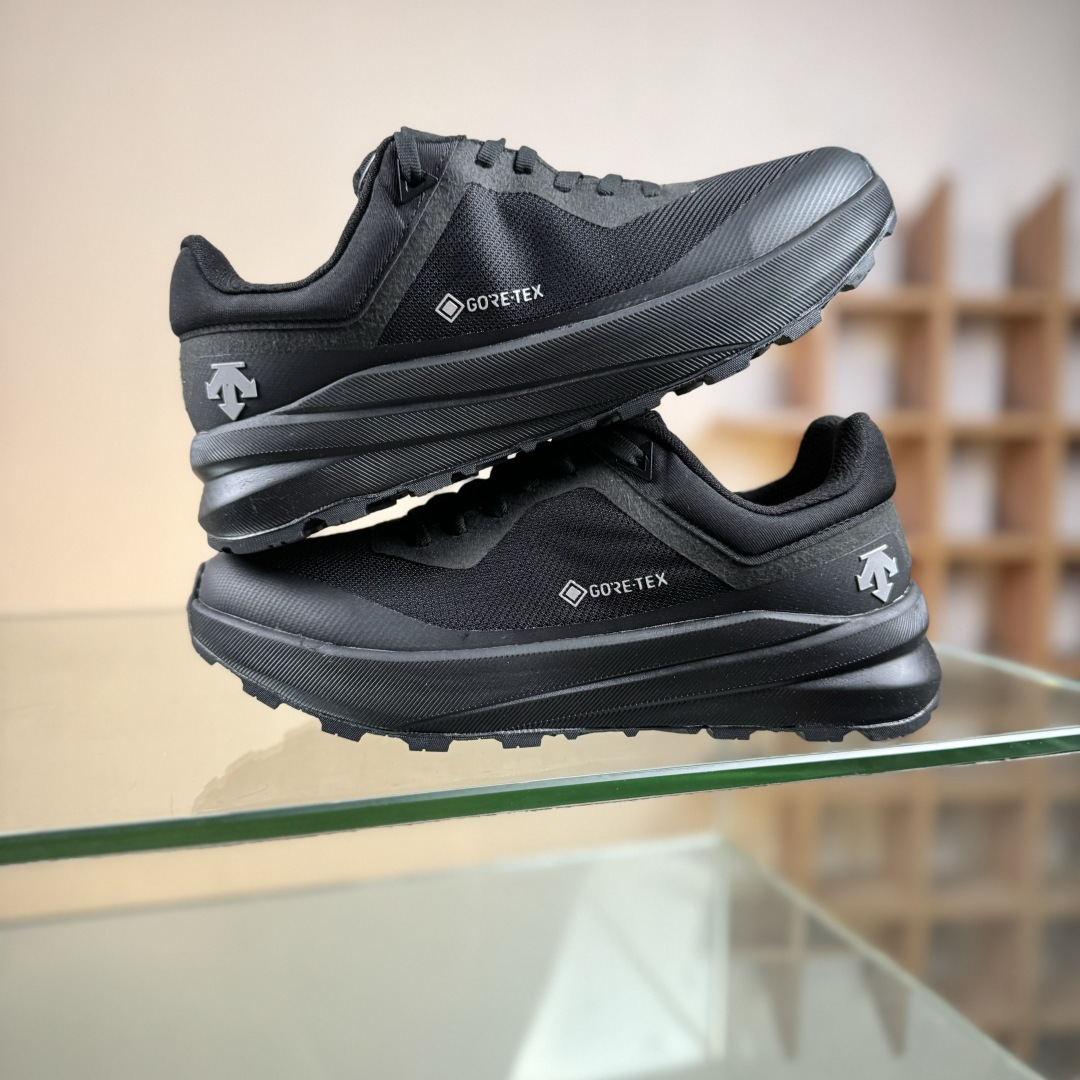 迪桑特DESCENTE DUALIS WP都市通勤 GORE-TEX 时尚舒适 防滑耐磨 时尚休闲运动覆盖防水男子越野跑鞋 D5131DSN24