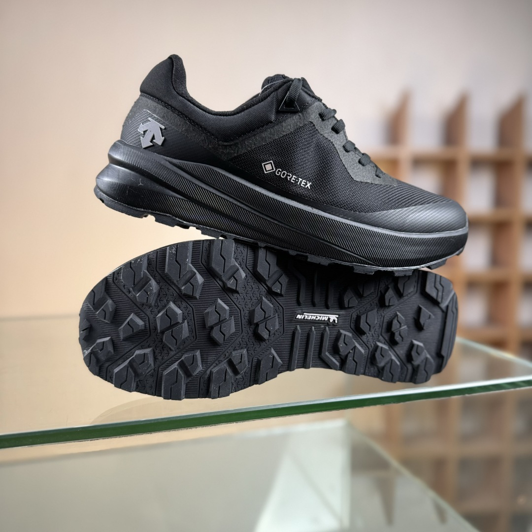 迪桑特DESCENTE DUALIS WP都市通勤 GORE-TEX 时尚舒适 防滑耐磨 时尚休闲运动覆盖防水男子越野跑鞋 D5131DSN24